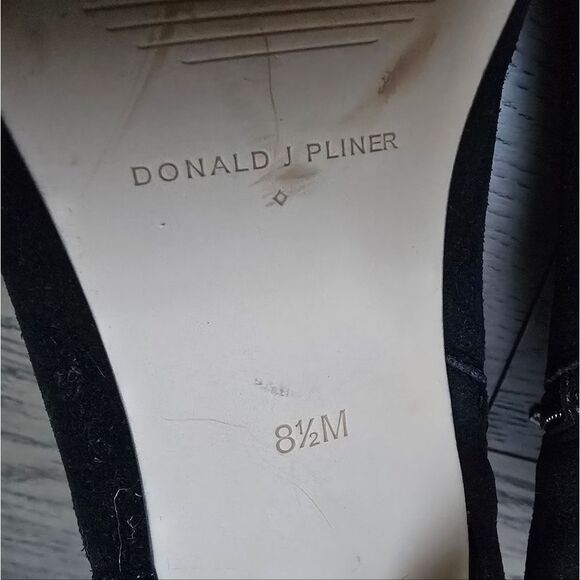 Donald J. Pliner Geeo Kitten Heel Suede Pointed Toe Chelsea Bootie in Black - Picture 10 of 13